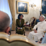 Na nunciatura de Madri, Papa se reúne com vítimas de abusos
