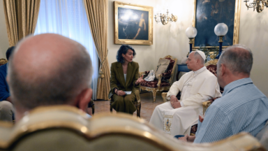 Na nunciatura de Madri, Papa se reúne com vítimas de abusos