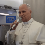 Estou muito contente por realizar esta viagem, diz Papa a jornalistas