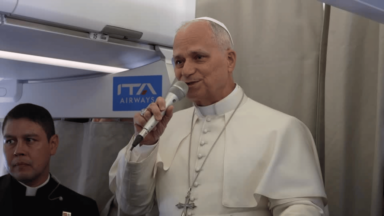 Estou muito contente por realizar esta viagem, diz Papa a jornalistas