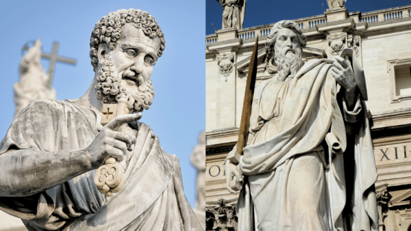 Montagem com duas fotos das imagens de São Pedro e São Paulo, em concreto, que estão presentes na Praça São Pedro, no Vaticano