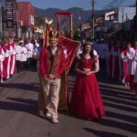 Fiéis participam da Festa do Divino Espírito Santo em Ubatuba