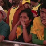 Saída do Brasil na Copa expõe os impactos emocionais do futebol