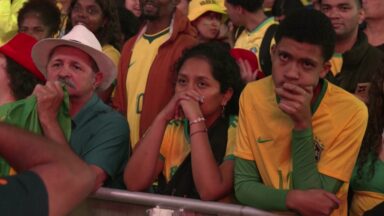 Saída do Brasil na Copa expõe os impactos emocionais do futebol
