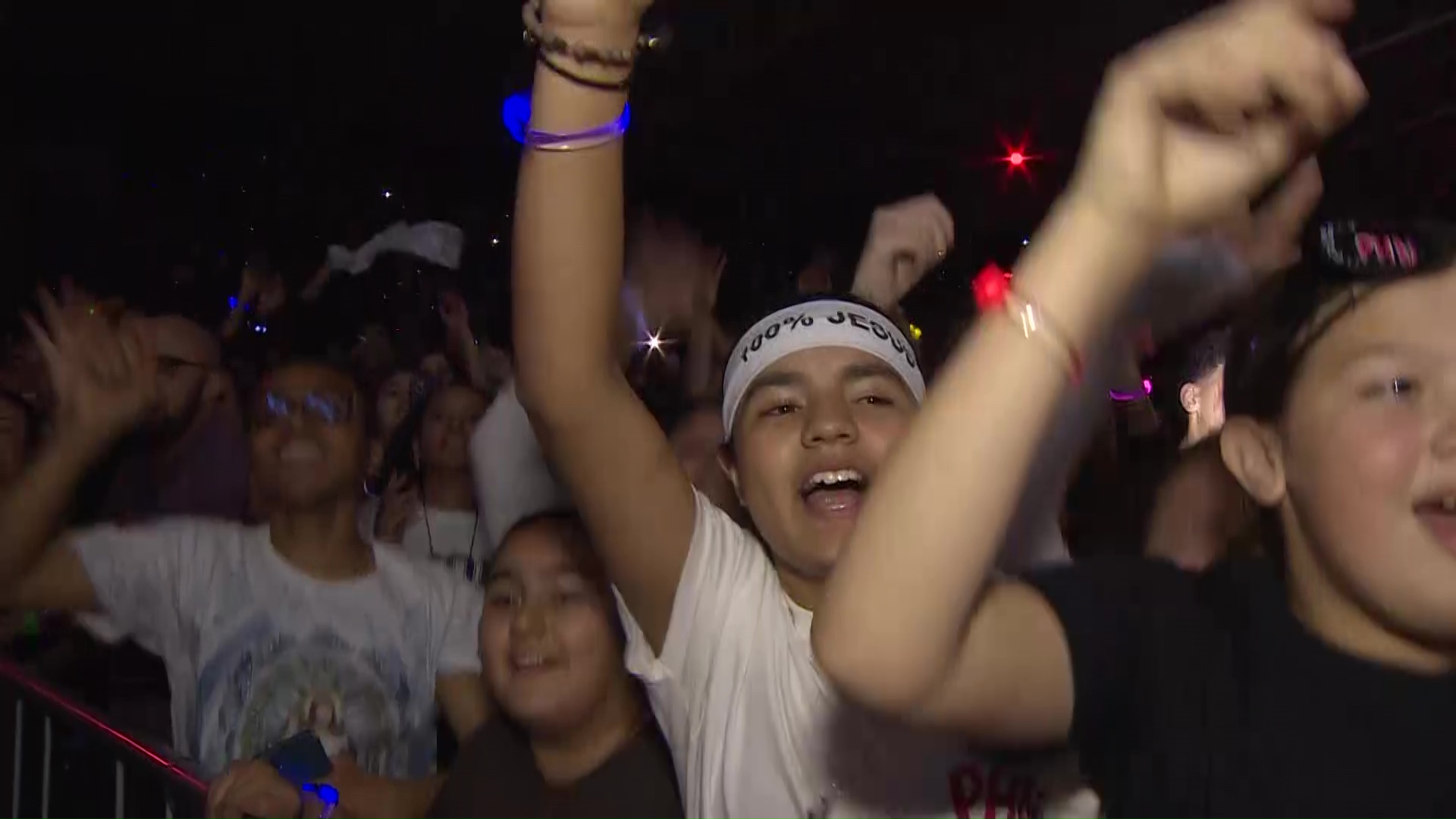 Jovens celebram a noite de música, alegria e encontro no sábado do PHN