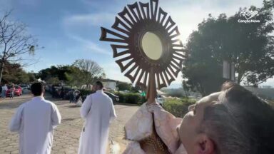 Missionários se unem em oração pelos participantes do PHN