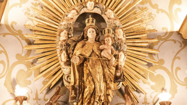 Nossa Senhora do Carmo: padre explica o sentido do uso do escapulário