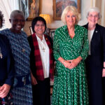 Rainha Camilla ouve o testemunho das irmãs da UISG