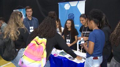 Faculdade Canção Nova une empresas e alunos em feira de estágios