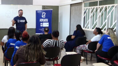 Projeto ajuda pessoas no uso diário da tecnologia em Brasília