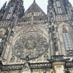 Reportagem revela como fé, cultura e poder moldam a cidade de Praga