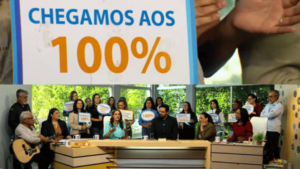 Montagem com duas fotos: a primeira de uma placa com o escrito: "chegamos aos 100%"; e a outra da bancada da Sorrindo pra Vida, com missionários e colaboradores sentados e em pé, alguns com placas comemorativas