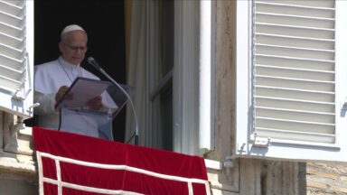 Jesus não nos abandona, afirma Papa durante oração do Angelus