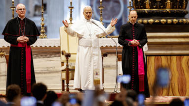 Papa retoma catequeses: a oração santifica a vida cotidiana