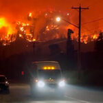 Milhares evacuam a região vinícola da Colúmbia Britânica após incêndio