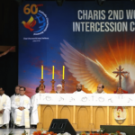 Padre Roger Luis frisa força da oração em missa no evento do Charis