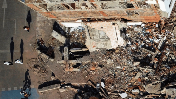 Destruição visível na Colômbia causada pelo terremoto.