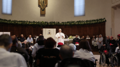 Deixar-se curar por Jesus e caminhar em comunidade, aponta Papa