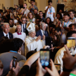 Papa: responder ao mal com o bem, como São Francisco e Santa Clara