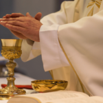 Dia do Padre: conheça funções e títulos do ministério sacerdotal