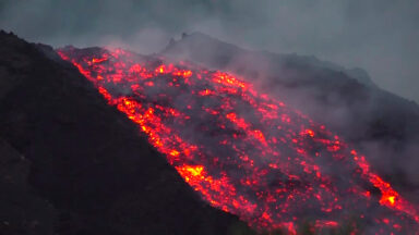 Monte Etna, vulcão mais ativo da Europa, causa transtornos na Itália