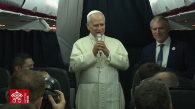 Papa Leão XIV propõe atenção e escuta contra excessos da vida digital