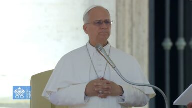 Papa chama atenção para relações humanas com a inteligência artificial