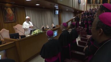 Papa pede aos novos bispos mais proximidade com o povo