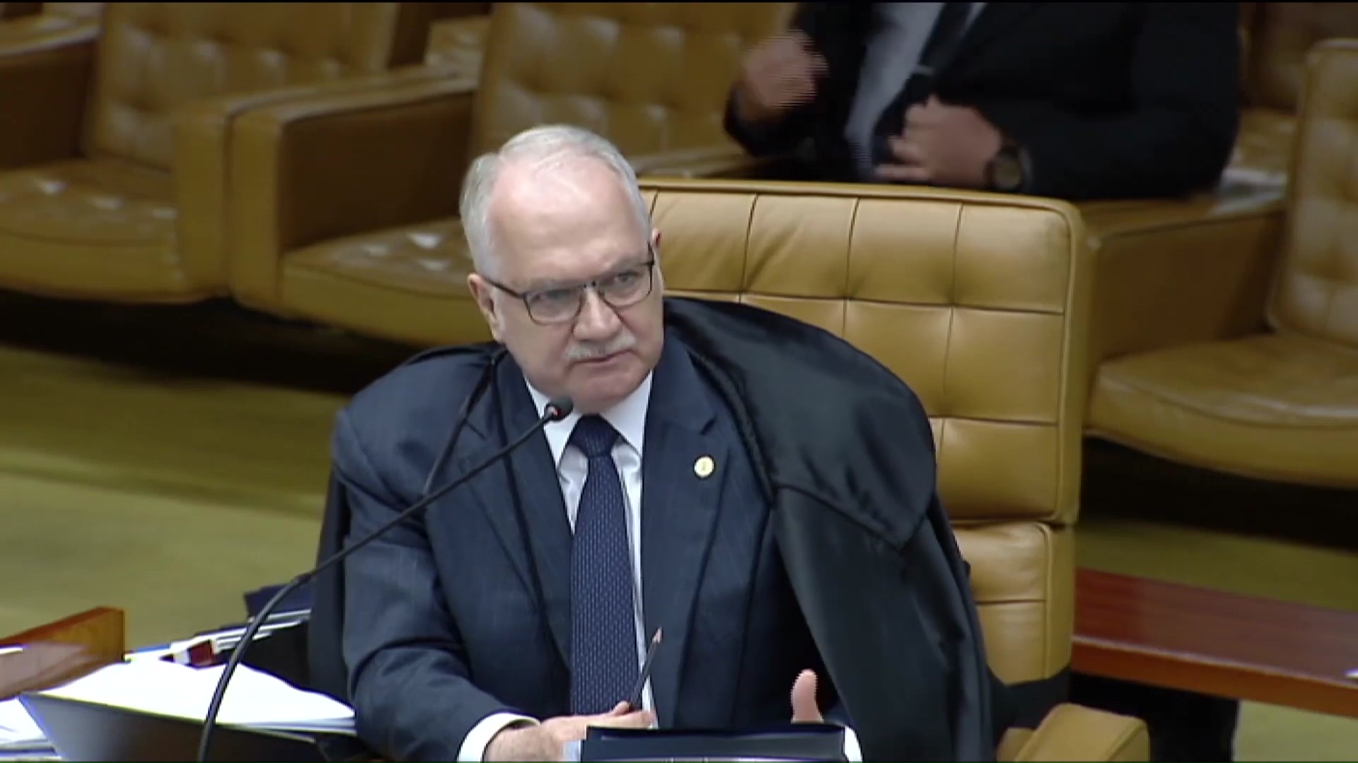 Ministro Fachin reage a sigilo parcial em investigação sobre Banco Master