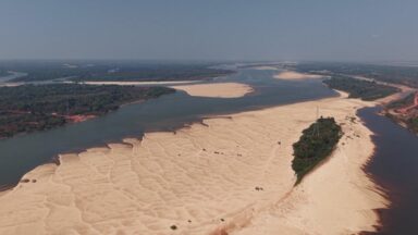 Seca no Araguaia atrapalha travessia de caminhões e afeta moradores