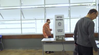 Mesmo com voto facultativo, idosos fazem questão de votar nas eleições