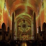 Luz, arte e tecnologia se encontram dentro de igreja em São Paulo