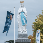 Padre que morou na França explica florescimento da Igreja no país