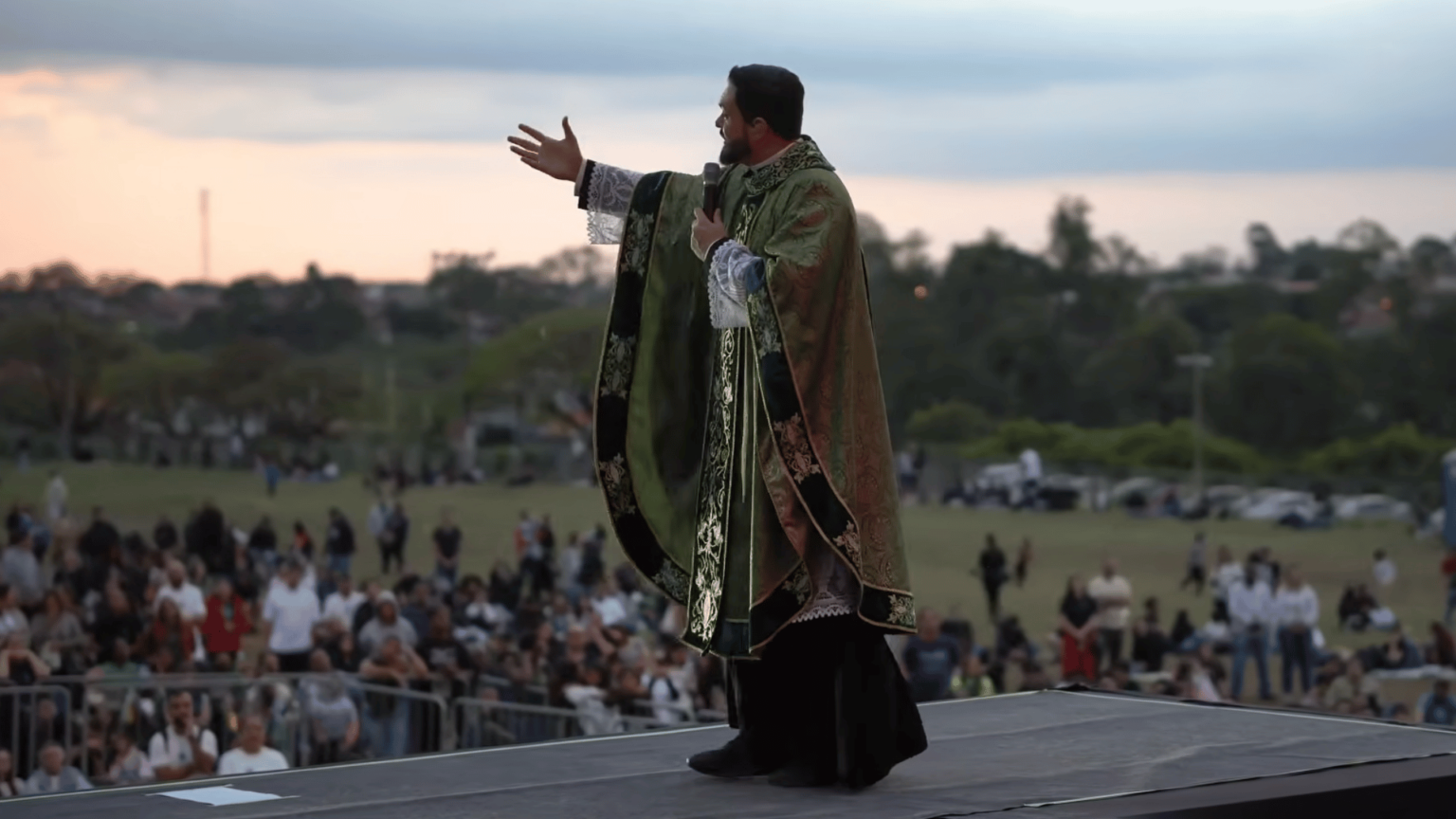 missa-padre-adriano-zadona-39-hallel-franca-7-setembro-9-2026-_-foto-reproducao-hallel-no-youtube-1536x864.png