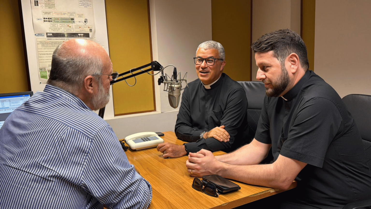 padre-roger-e-padre-donizete-com-silvonei-jose-divulgacao-1536x864.png