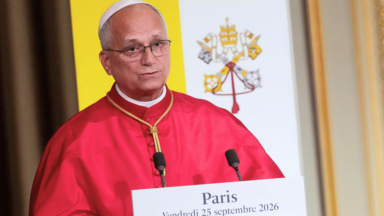Papa na França: proteção da vida e da paz marca discurso a autoridades