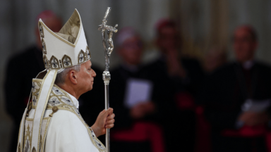 Papa frisa presença missionária, liturgia e oração ao clero da França