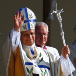 Papa: “que a água viva do Espírito Santo se espalhe em toda a França”