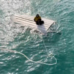 Adolescente é resgatado após passar dias em barco no Alasca