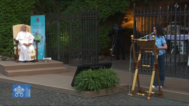Papa inicia a campanha “Um milhão de crianças rezando o Terço”