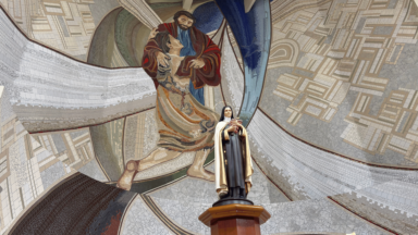 Na Canção Nova, carmelitas destacam pequena via de Santa Teresinha