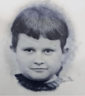 Retrato em preto e branco de Madre Maria José de Jesus ainda criança.
