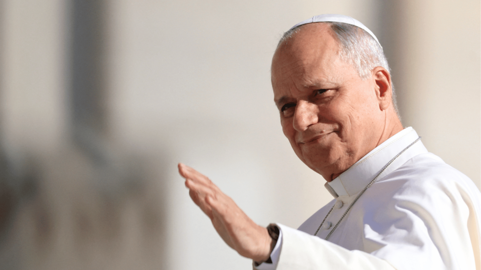papa-leao-xiv-acenando_reutersyara-nardi-1536x864.png