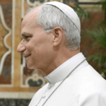 Papa: sem os santos, história do mundo seria menos humana