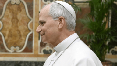 O Papa: numa sociedade como a nossa, a caridade é fundamental