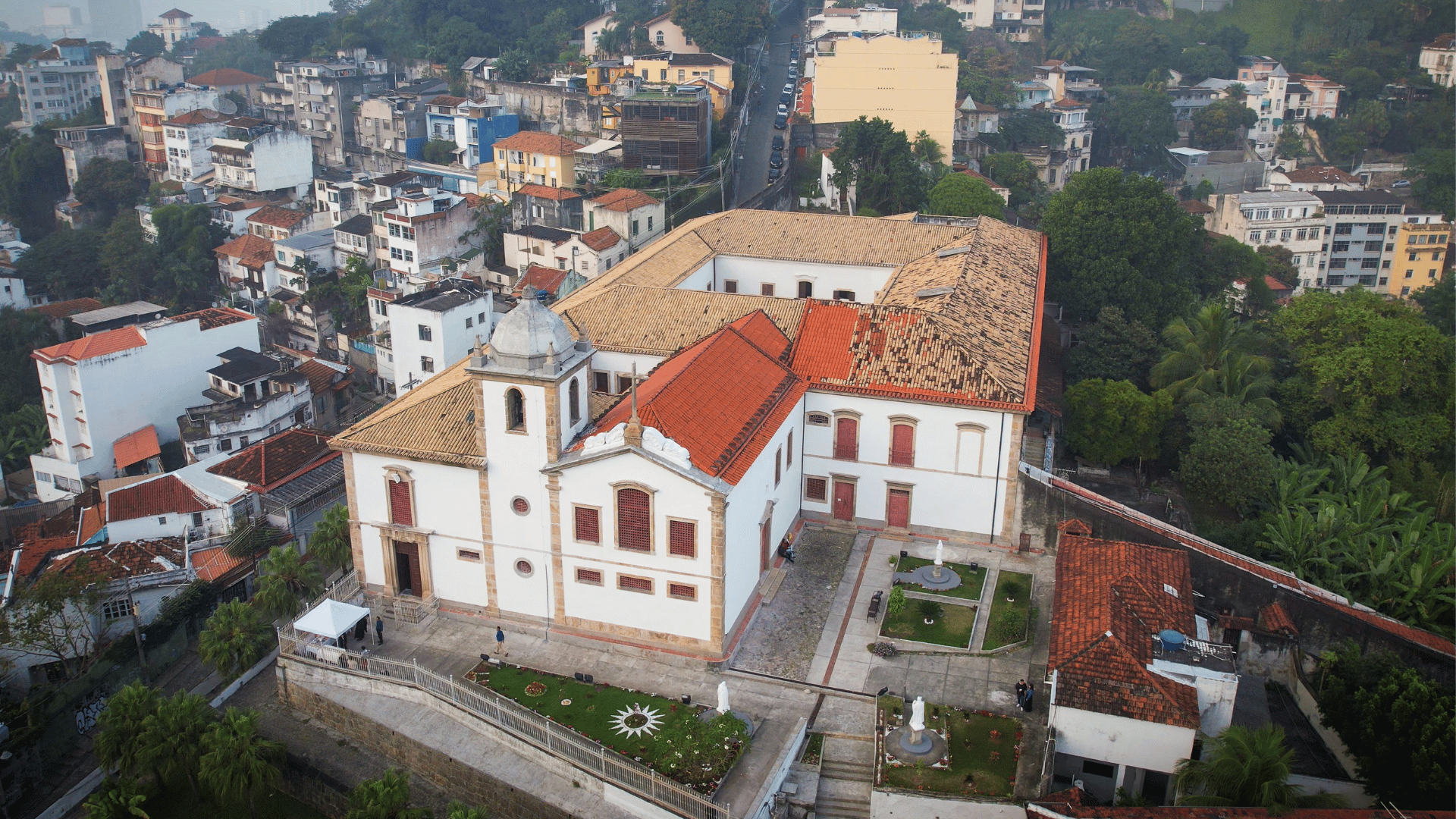 Vista aérea do Carmelo de Santa Teresa, no Rio de Janeiro, primeiro Carmelo do Brasil, onde Madre Maria José de Jesus ingressou em 1911.