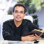 Jesus está passando. Vamos segui-Lo!