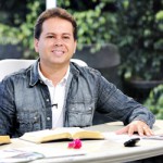 Deus não nos tira da luta, mas Ele nos dá assistência