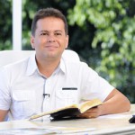 Enxergue com os olhos do coração, não com os da crítica