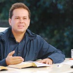 Deus ampara todos que n'Ele perseveram